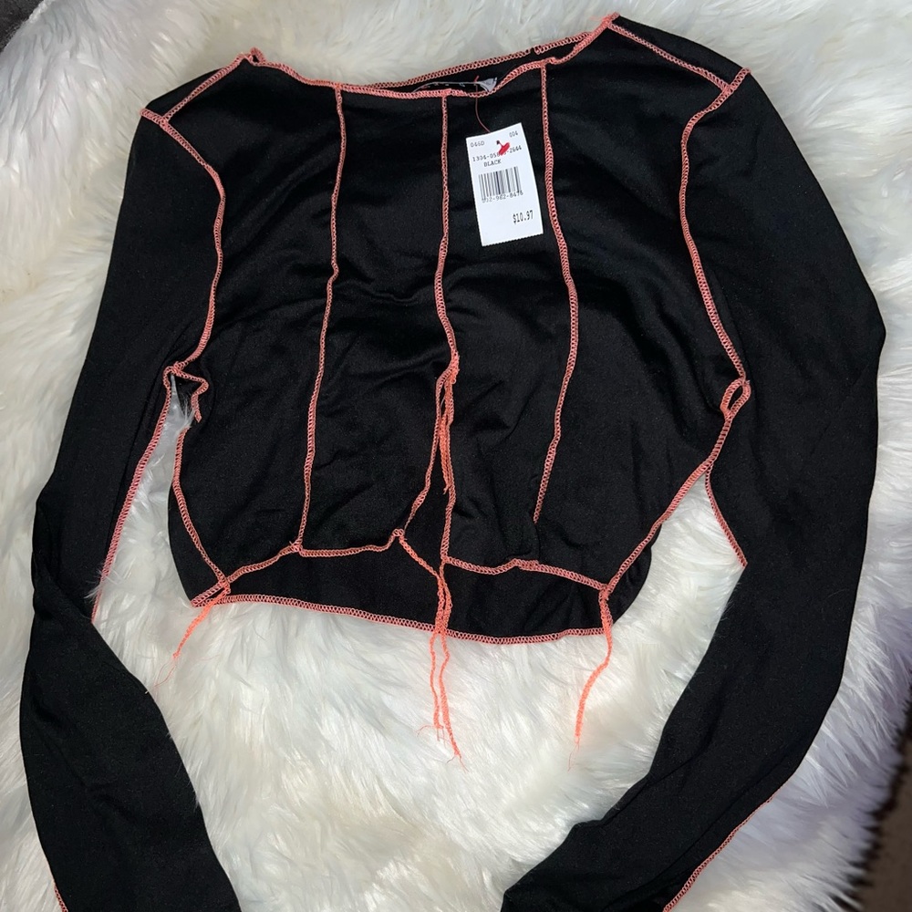 Crop top size L but fits like a  M brand new